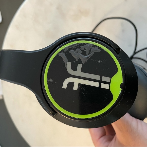 FLIPS headphones 🎧 - Picture 6 of 9